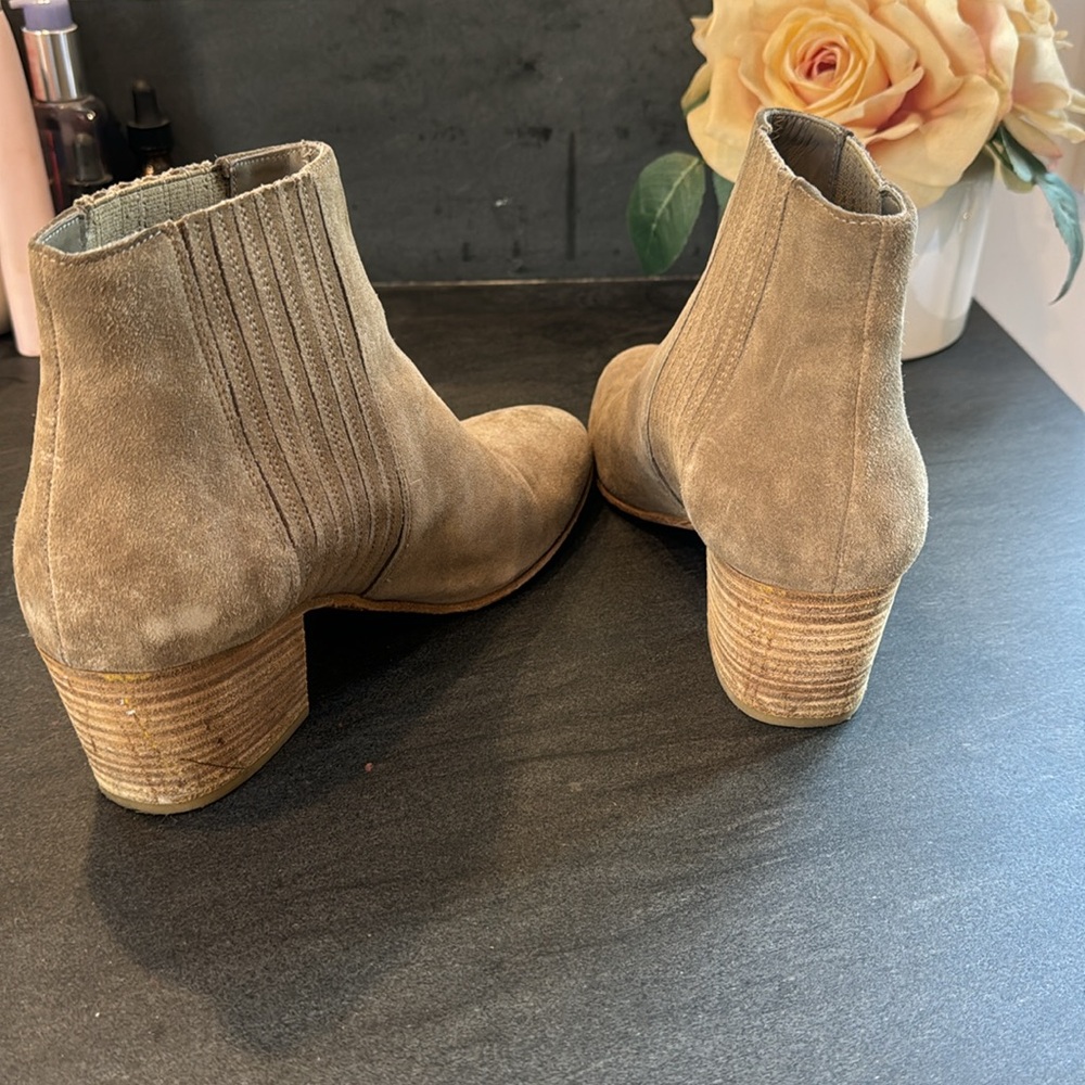 Vince size 8.5 women’s booties